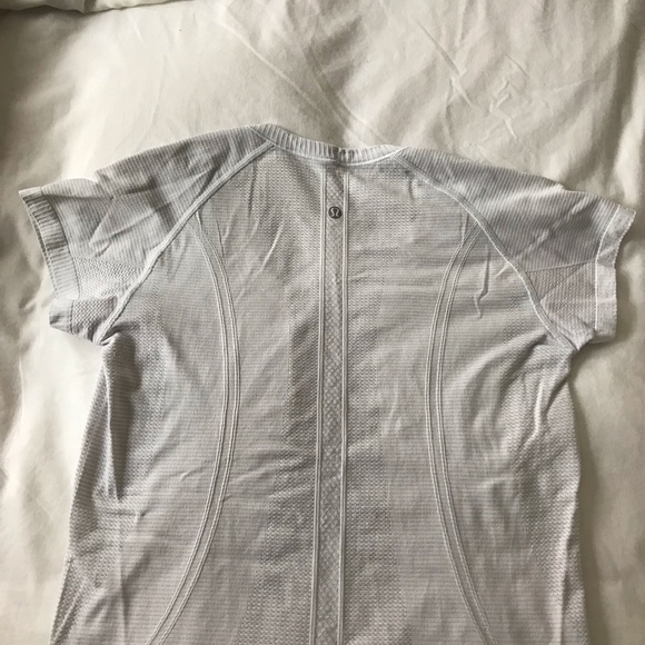 Lululemon Swiftly White Tee Women’s Size 10 - Picture 4 of 4